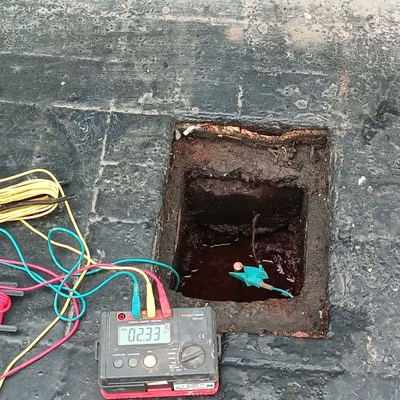 Prueba de resistencia eléctrica en pozo a tierra - Arcring Perú