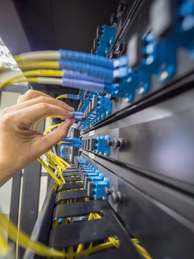 Instalación de fibra óptica profesional - Arcring